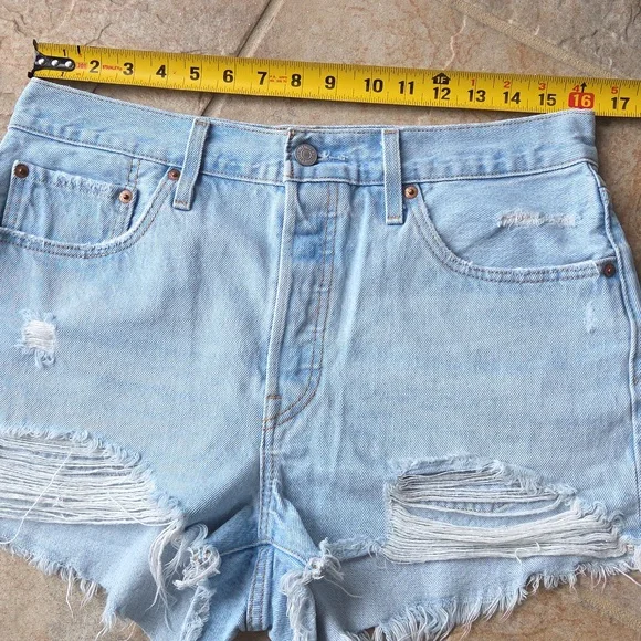 Levi's 501 Light Wash Distressed Denim Shorts W31 - Picture 12 of 13
